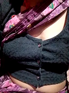 Hot rieal6 online show from April 10, 2026, 4:23 pm