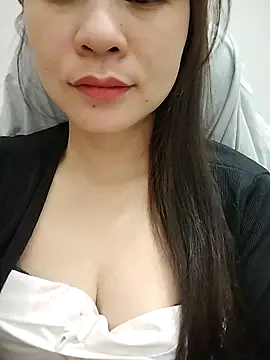 Girl Shy2000 online show from November 11, 2025, 10:21 pm