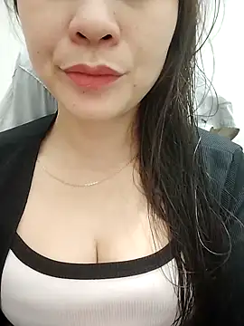 Girl Shy2000 online show from November 12, 2025, 11:54 am