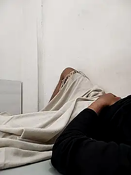 Snapshot of Ilhaamgrey chatting on October 8, 2025, 9:18 am Ilhaamgrey online show from October 8, 2025, 9:18 am