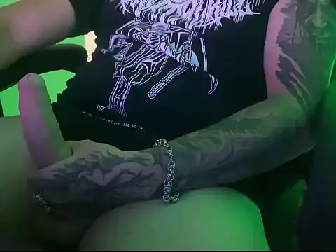 Snapshot of Sinner___ chatting on February 4, 2026, 11:09 pm Sinner online show from February 4, 2026, 11:09 pm