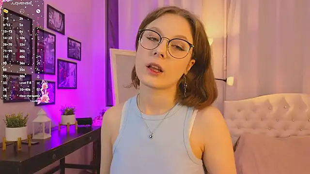 Snapshot of Bubblegum_Babe_ chatting on October 9, 2025, 8:18 pm Bubblegum Babe online show from October 9, 2025, 8:18 pm