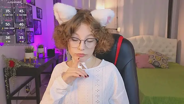 Snapshot of Bubblegum_Babe_ chatting on October 29, 2025, 8:21 pm Bubblegum Babe online show from October 29, 2025, 8:21 pm