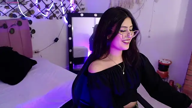 isa bunny18 online show from November 3, 2025, 4:25 am