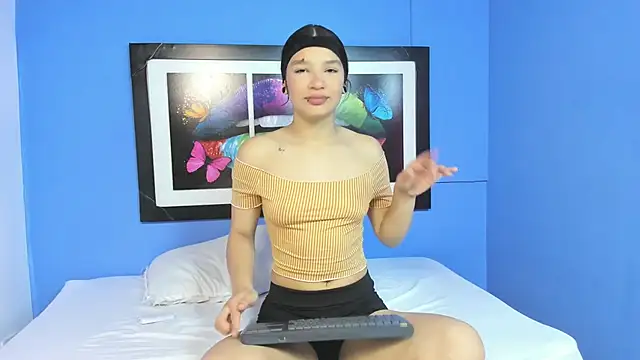 Snapshot of loversvalery chatting on October 15, 2025, 12:27 pm loversvalery online show from October 15, 2025, 12:27 pm