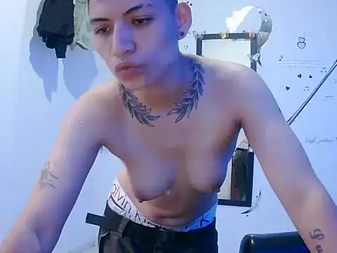 Snapshot of Owen_tomboy chatting on September 26, 2025, 3:38 pm Owen tomboy online show from September 26, 2025, 3:38 pm