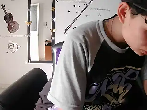 Snapshot of Owen_tomboy chatting on November 1, 2025, 2:52 pm Owen tomboy online show from November 1, 2025, 2:52 pm