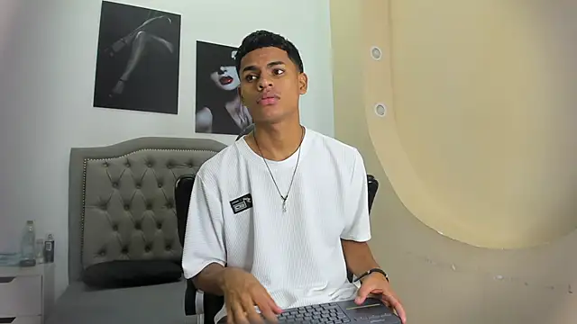 Snapshot of paull_cassidy chatting on November 26, 2025, 11:22 am paull cassidy online show from November 26, 2025, 11:22 am