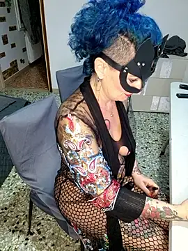 Snapshot of candymaxxx chatting on October 18, 2025, 6:19 pm candymaxxx online show from October 18, 2025, 6:19 pm