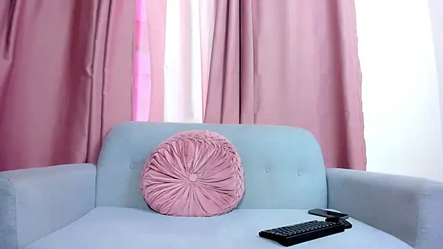 royal fantasy online show from October 1, 2025, 7:53 pm