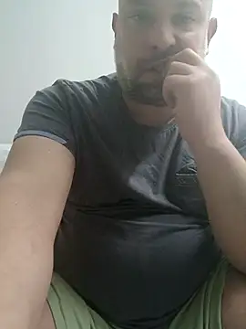 Snapshot of CristalDad chatting on October 3, 2025, 11:57 pm CristalDad online show from October 3, 2025, 11:57 pm