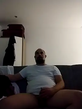 Snapshot of CristalDad chatting on October 16, 2025, 8:21 pm CristalDad online show from October 16, 2025, 8:21 pm