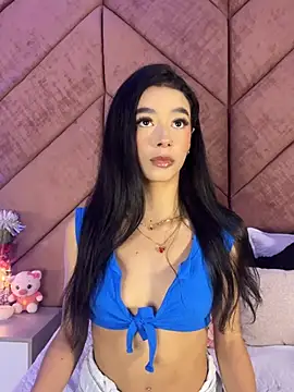 Snapshot of ChloeRosses chatting on February 6, 2026, 2:38 am ChloeRosses online show from February 6, 2026, 2:38 am