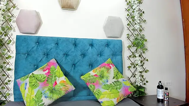 Snapshot of violett__rousee chatting on September 30, 2025, 1:49 pm violett rousee online show from September 30, 2025, 1:49 pm