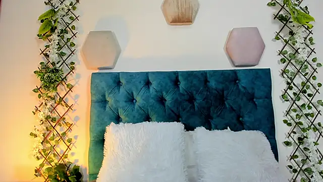 Snapshot of violett__rousee chatting on October 21, 2025, 2:07 pm violett rousee online show from October 21, 2025, 2:07 pm