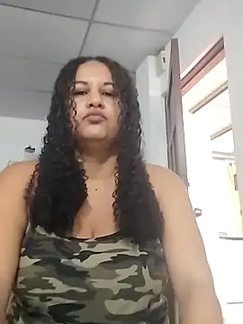 MEYBELLATINA online show from February 6, 2026, 10:35 pm