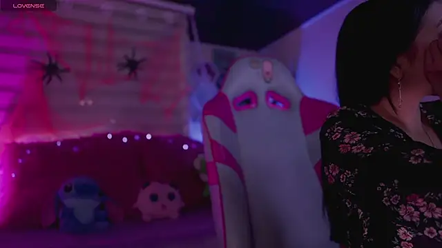 Snapshot of Zoe_Skyler chatting on October 15, 2025, 3:56 pm Zoe Skyler online show from October 15, 2025, 3:56 pm