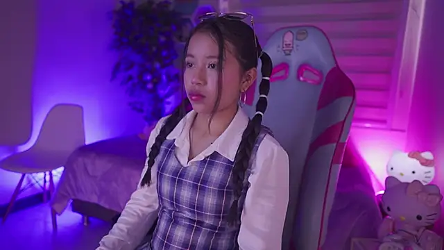 Snapshot of Zoe_Skyler chatting on November 7, 2025, 4:18 pm Zoe Skyler online show from November 7, 2025, 4:18 pm