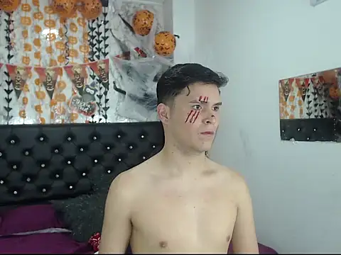 Snapshot of Aaron_Foxxx chatting on October 17, 2025, 9:39 pm Aaron Foxxx online show from October 17, 2025, 9:39 pm