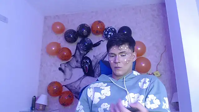 Snapshot of Aaron_Foxxx chatting on November 2, 2025, 7:16 pm Aaron Foxxx online show from November 2, 2025, 7:16 pm