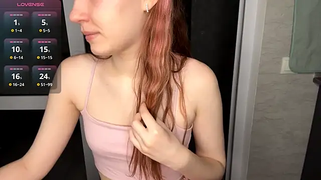 Snapshot of FawnDubler chatting on February 8, 2026, 6:33 pm FawnDubler online show from February 8, 2026, 6:33 pm