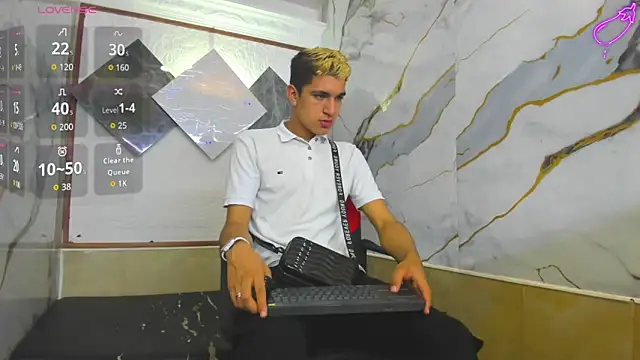 Snapshot of Stiben_boy chatting on October 4, 2025, 7:23 pm Stiben boy online show from October 4, 2025, 7:23 pm