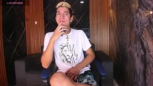 Snapshot of Stiben_boy chatting on October 15, 2025, 3:06 am Stiben boy online show from October 15, 2025, 3:06 am