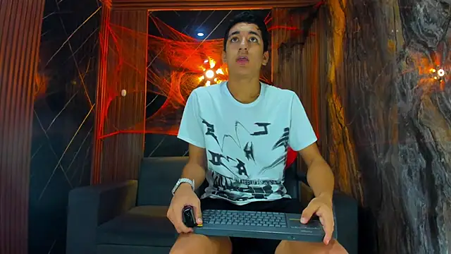 Snapshot of Stiben_boy chatting on October 21, 2025, 3:29 am Stiben boy online show from October 21, 2025, 3:29 am