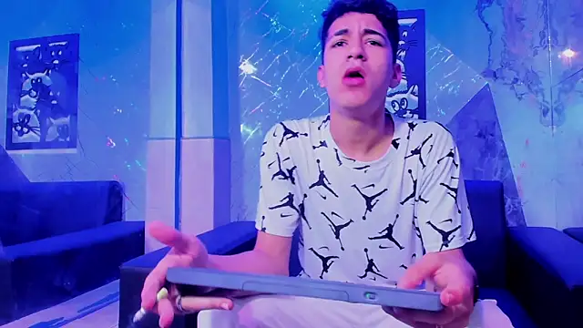 Stiben boy online show from May 17, 2026, 12:01 pm