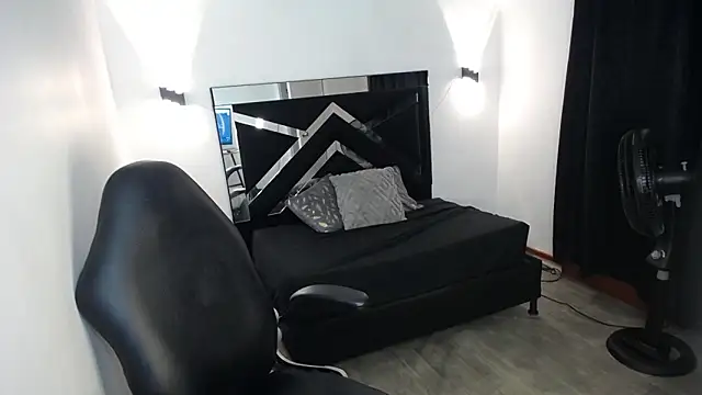 MarianaRojas  online show from March 31, 2026, 5:19 am