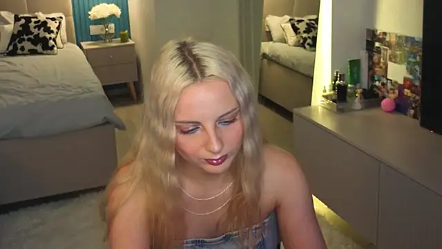 Snapshot of Naymoria chatting on July 4, 2026, 3:07 pm Naymoria online show from July 4, 2026, 3:07 pm