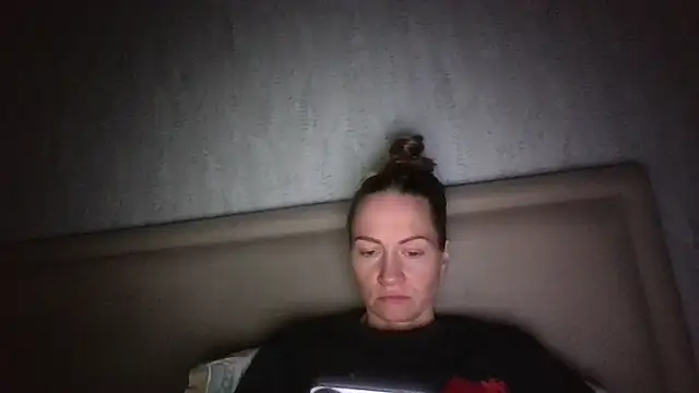 Snapshot of Thavione chatting on February 27, 2026, 9:04 pm Thavione online show from February 27, 2026, 9:04 pm