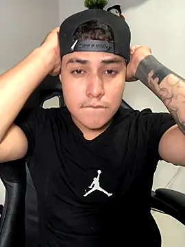 Snapshot of loki32men chatting on October 31, 2025, 4:24 am loki32men online show from October 31, 2025, 4:24 am