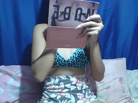 SweetPussie18x online show from March 10, 2026, 12:04 am