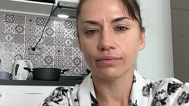 Snapshot of Roriann chatting on February 10, 2026, 7:23 am Roriann online show from February 10, 2026, 7:23 am