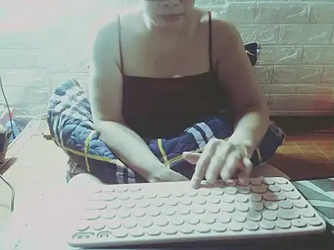 Snapshot of hyhy_99 chatting on October 3, 2025, 12:35 pm hyhy 99 online show from October 3, 2025, 12:35 pm