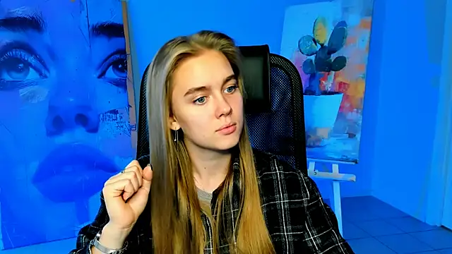 Snapshot of JuneWoods chatting on October 12, 2025, 9:08 am JuneWoods online show from October 12, 2025, 9:08 am