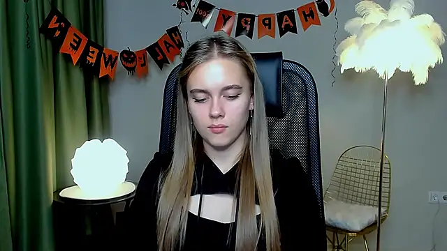 Snapshot of JuneWoods chatting on October 24, 2025, 1:07 pm JuneWoods online show from October 24, 2025, 1:07 pm