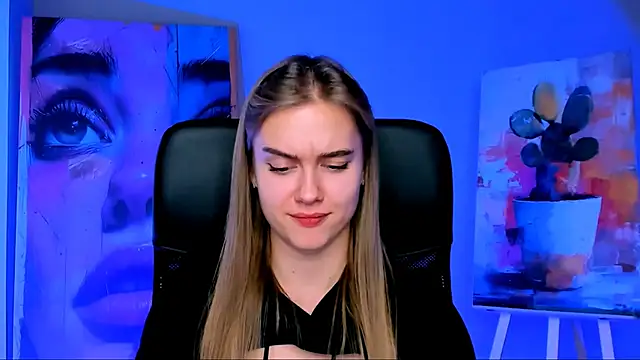 Snapshot of JuneWoods chatting on November 7, 2025, 12:38 pm JuneWoods online show from November 7, 2025, 12:38 pm