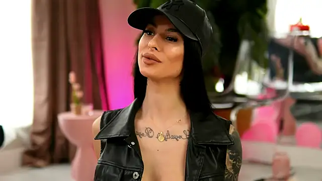 EvaAmanti online show from April 11, 2026, 9:02 am