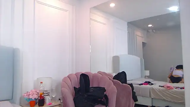 Snapshot of ChantalGarner chatting on October 17, 2025, 1:25 pm ChantalGarner online show from October 17, 2025, 1:25 pm