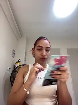 Snapshot of theladymonserrateshow chatting on February 6, 2026, 11:57 am theladymonserrateshow online show from February 6, 2026, 11:57 am