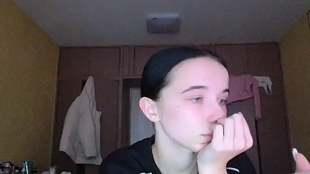 Emilia Light online show from November 25, 2025, 7:08 am