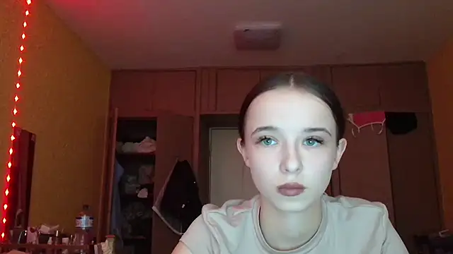 Emilia Light online show from May 6, 2026, 8:30 am