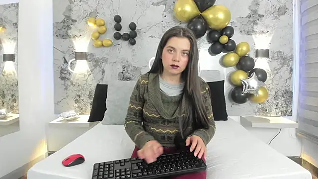 ZOE LE online show from April 14, 2026, 9:04 am