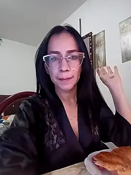 Snapshot of YaraDuartee chatting on October 15, 2025, 12:55 am YaraDuartee online show from October 15, 2025, 12:55 am