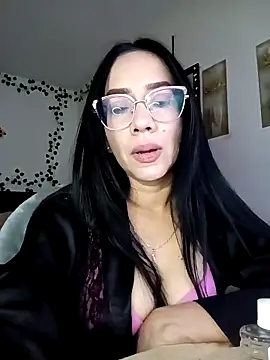 Snapshot of YaraDuartee chatting on October 21, 2025, 8:53 pm YaraDuartee online show from October 21, 2025, 8:53 pm