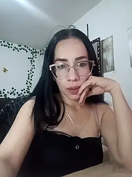 Snapshot of YaraDuartee chatting on October 25, 2025, 12:29 am YaraDuartee online show from October 25, 2025, 12:29 am