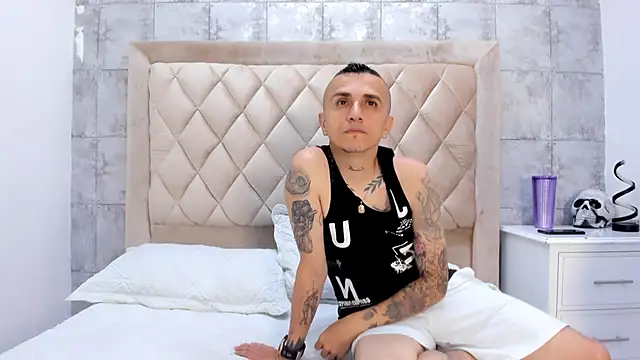 Snapshot of CharlotteAndSimon chatting on October 1, 2025, 9:10 pm CharlotteAndSimon online show from October 1, 2025, 9:10 pm