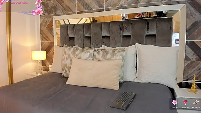 Snapshot of NaylaGrey chatting on October 24, 2025, 11:39 am NaylaGrey online show from October 24, 2025, 11:39 am